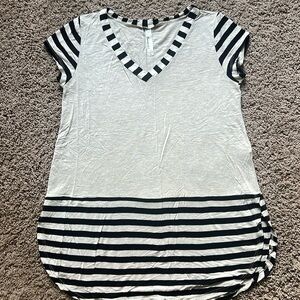 Women’s V Neck TShirt, size small longer length cap sleeve